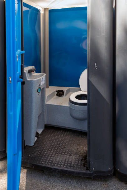 Porta potty delivery and setup in Richmond, MN